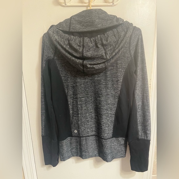 Lululemon zip up sweater size 4 - Picture 2 of 3